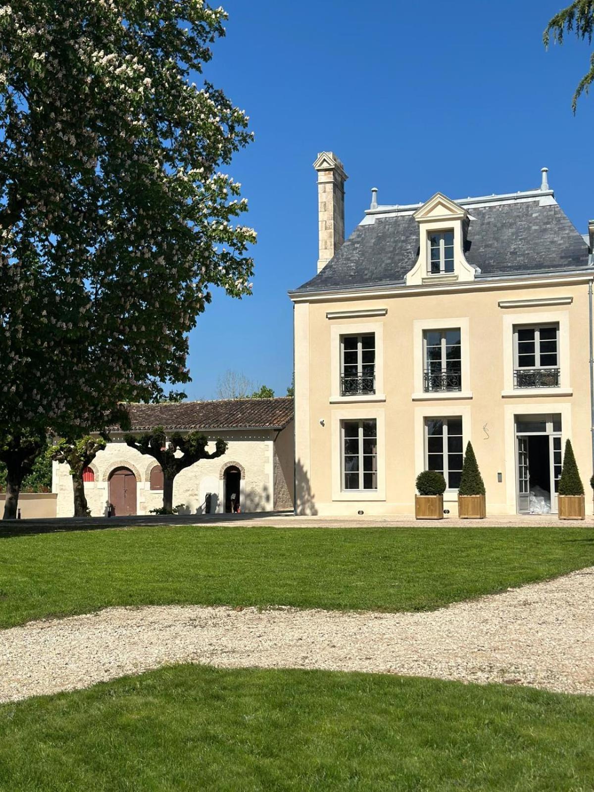 Hotel Domaine De L'Ecorcerie Fontaine-le-Comte Exteriér fotografie